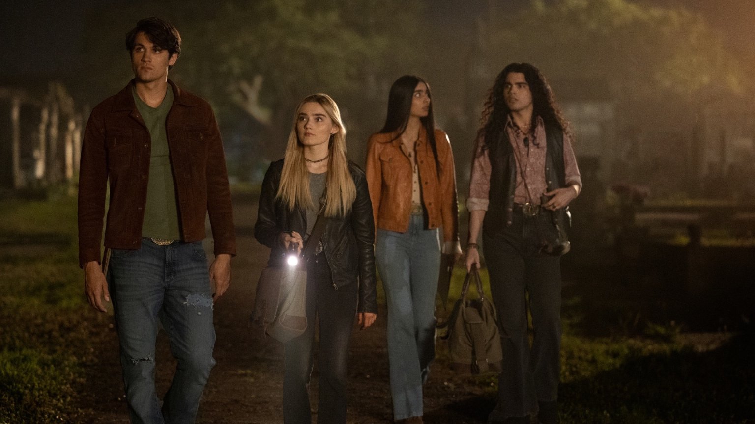 Crewlid HBO Max-serie 'The Winchesters' getroffen door bliksem en klaagt Warner Bros. aan