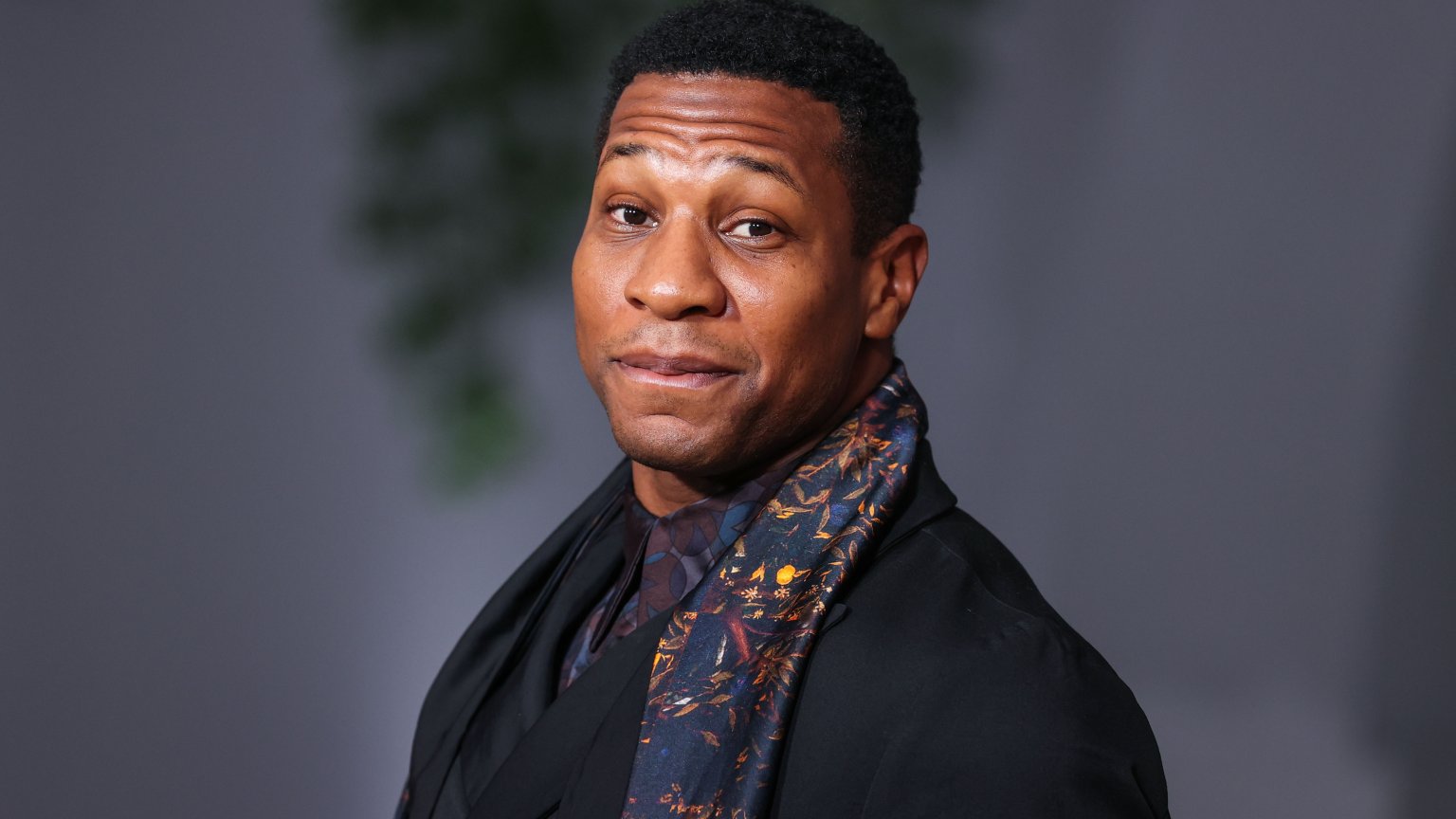 Opmerkelijke video met Jonathan Majors onthuld: heldendaad of pr-stunt?