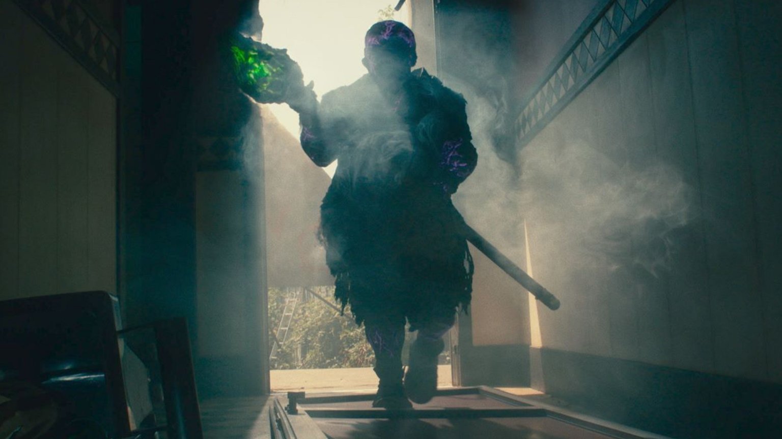 'The Lord of the Rings'-ster compleet getransformeerd op eerste beelden van 'The Toxic Avenger'
