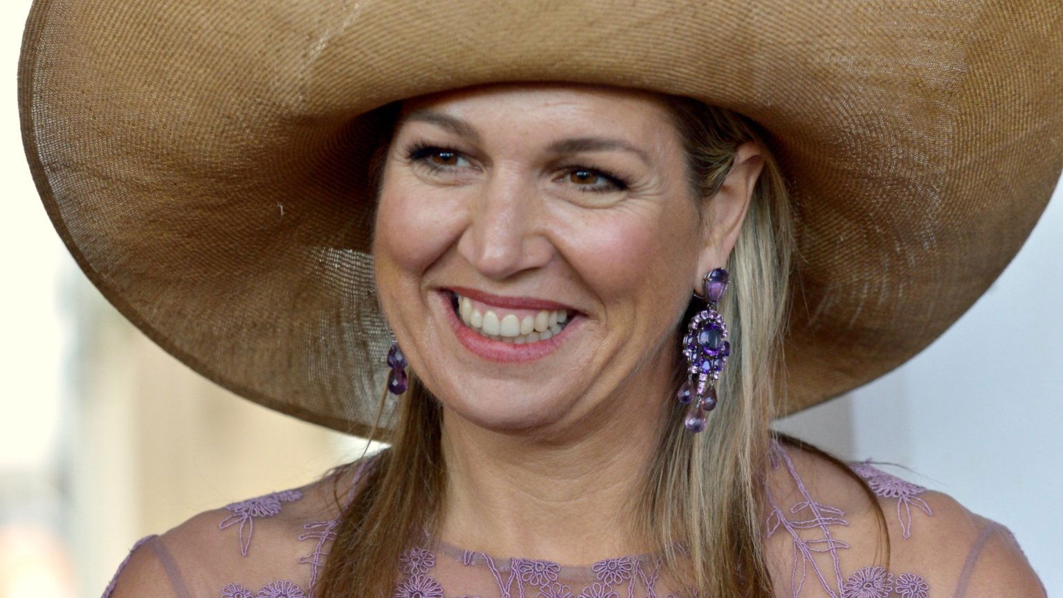 Videoland deelt de eerste beelden van Delfina Chaves en Martijn Lakemeier in de serie 'Máxima'