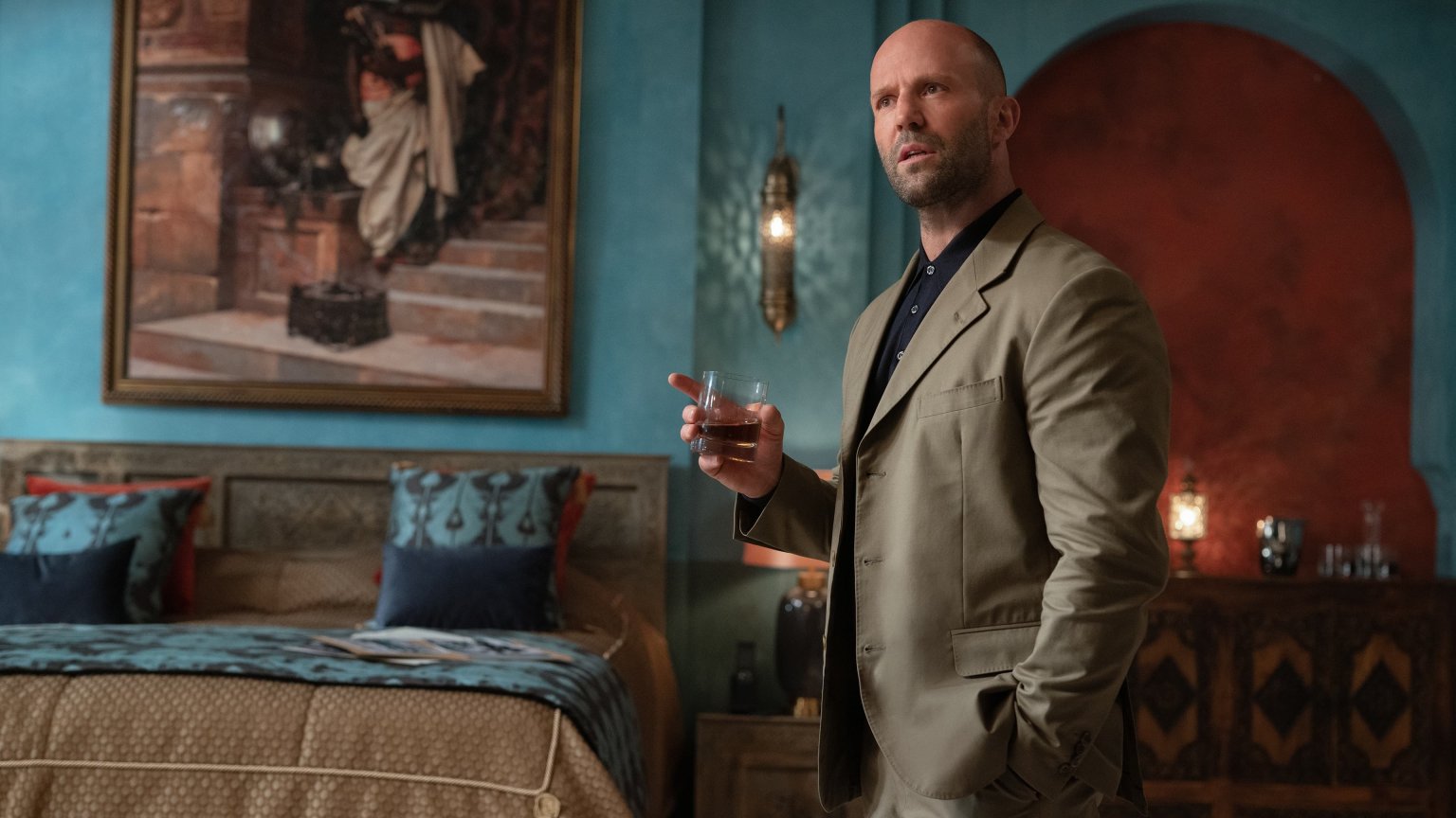 Jason Statham is weer op een brute missie in de explosieve trailer van 'The Beekeeper'