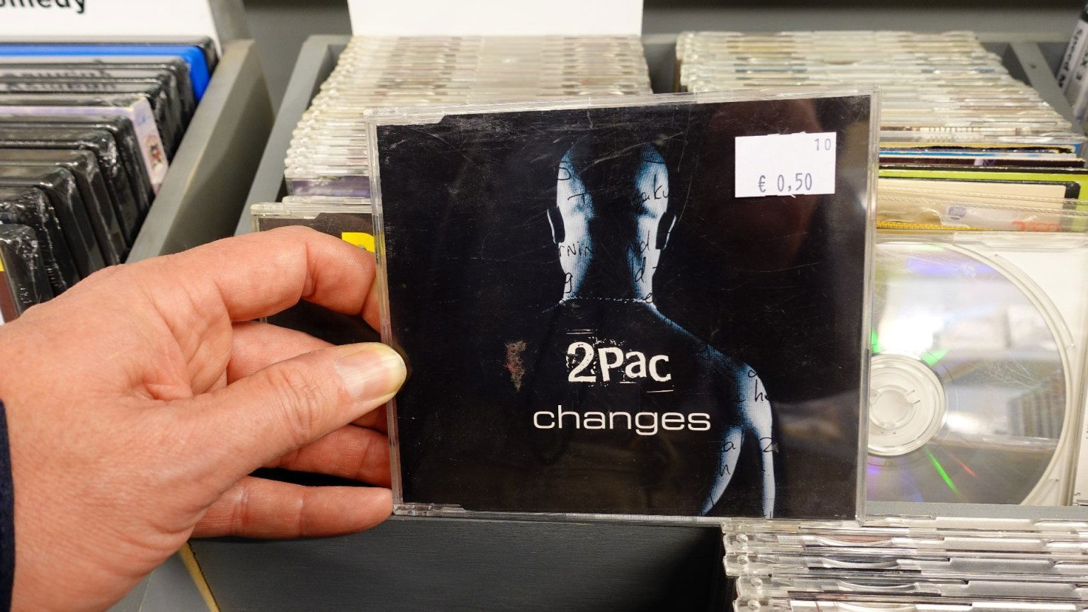 Vermeende moordenaar van Tupac Shakur krijgt uitstel om zich te verdedigen