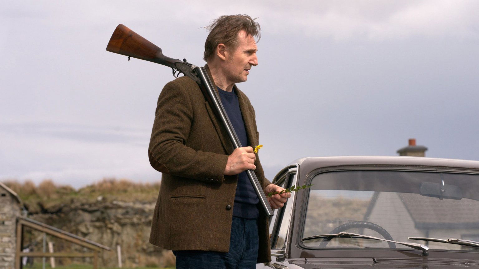 Trailer-alert: Liam Neeson vecht voor verlossing 'In the Land of Saints of Sinners'