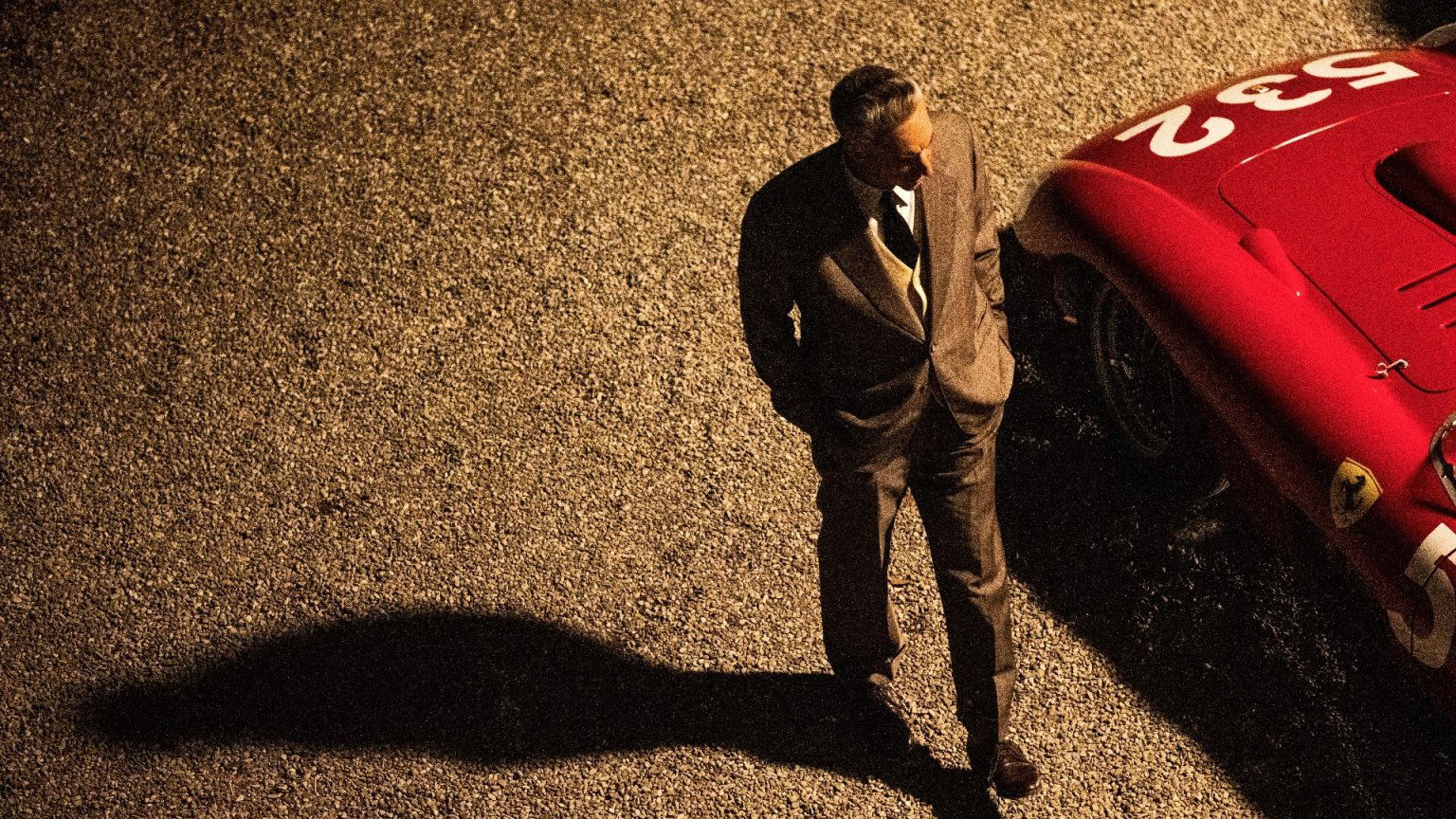 'Ferrari' trailer: Adam Driver schittert in biografie van 'Collateral'-regisseur