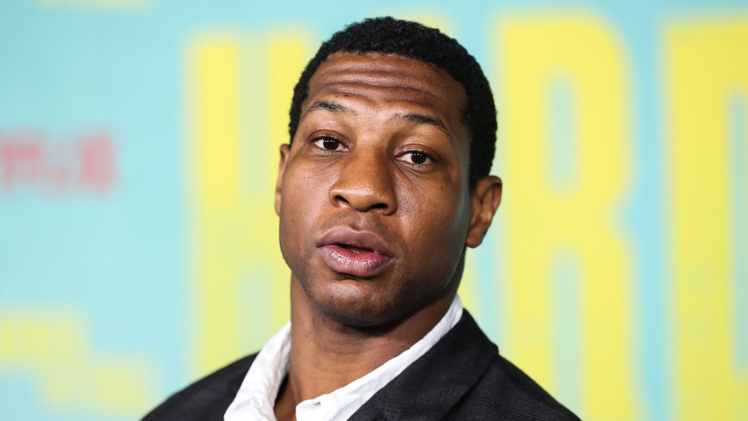 Beschuldiger van Jonathan Majors gearresteerd in aanloop naar proces tegen Marvel-acteur