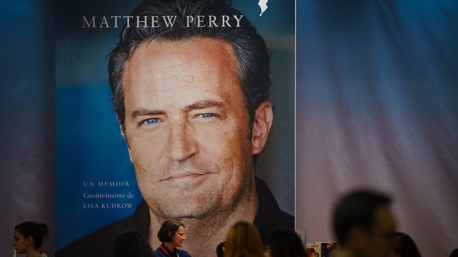 Ook ex-verloofde Matthew Perry laat van zich horen: 'Hield meer van hem dan ik zelf kon bevatten'