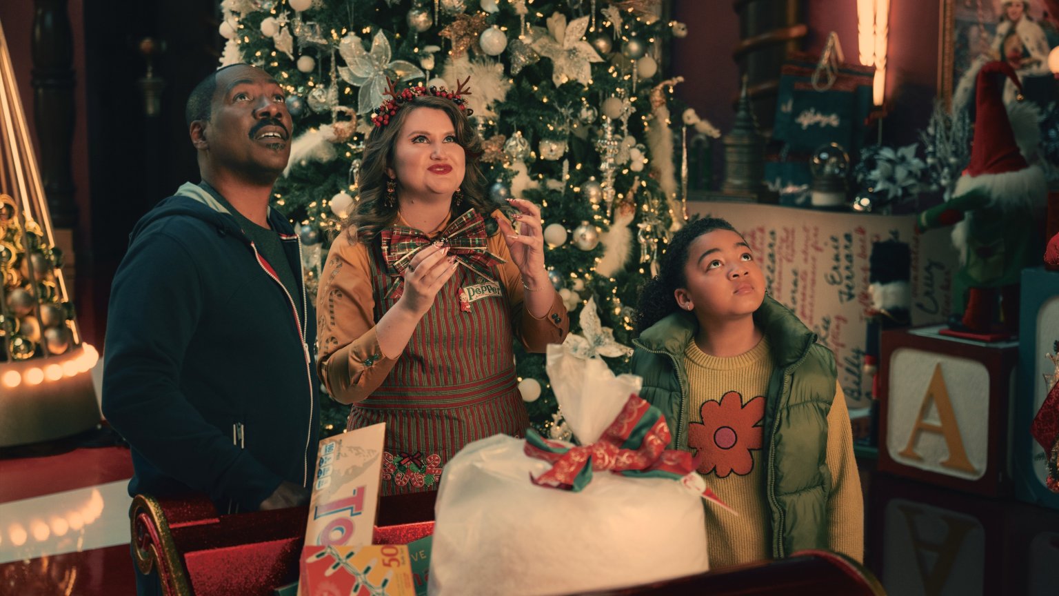 Prime Video deelt de trailer van komische nieuwe kerstfilm 'Candy Cane Lane' met Eddie Murphy