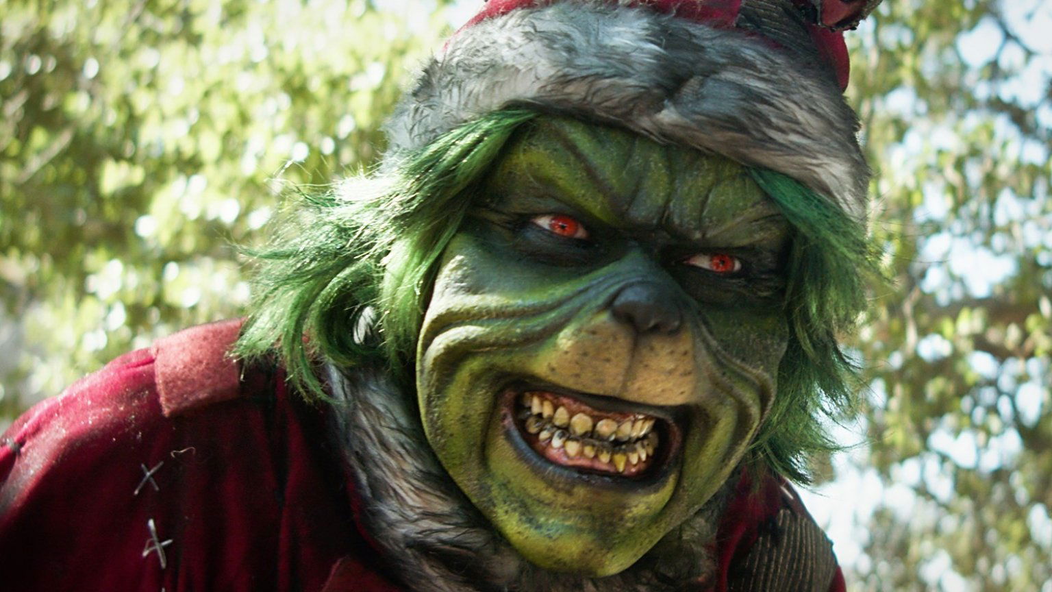 De Grinch gaat op bloederige rooftocht in de trailer van horrorfilm 'The Mean One'