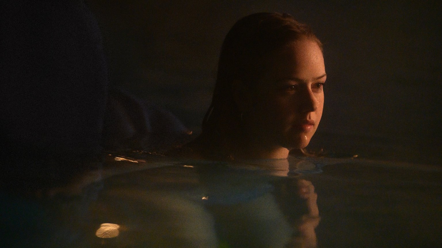 Het gevaar schuilt onder de oppervlakte in bovennatuurlijke thriller van 'The Nun'-maker