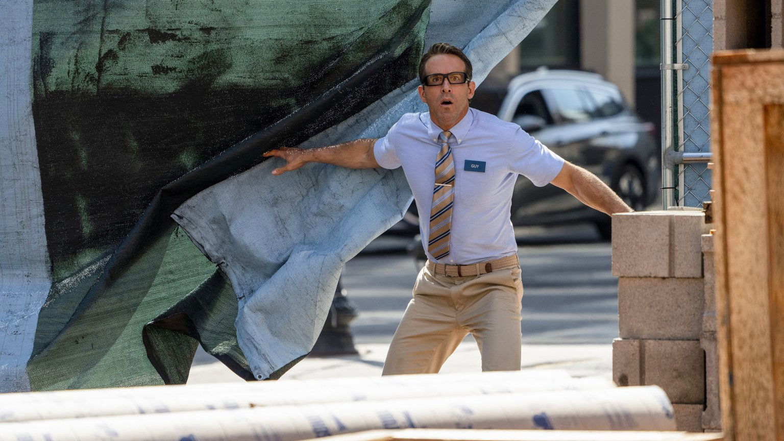 Ryan Reynolds onthult de mysterieuze poster van nieuwe film met John Krasinski