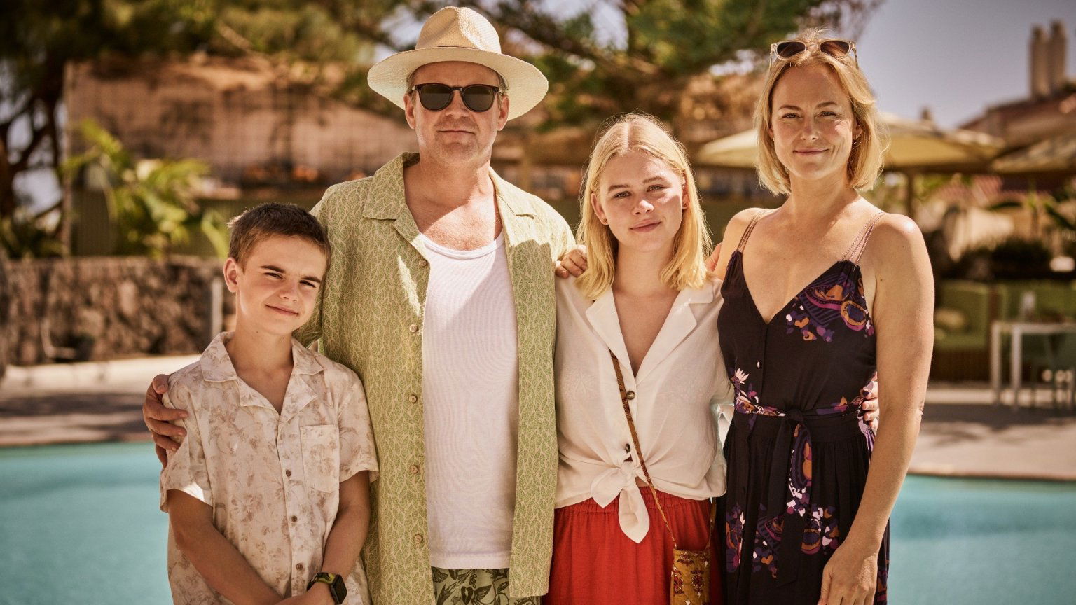 Tsunami zorgt voor chaotische vakantie in nieuwe Noorse rampserie van Netflix