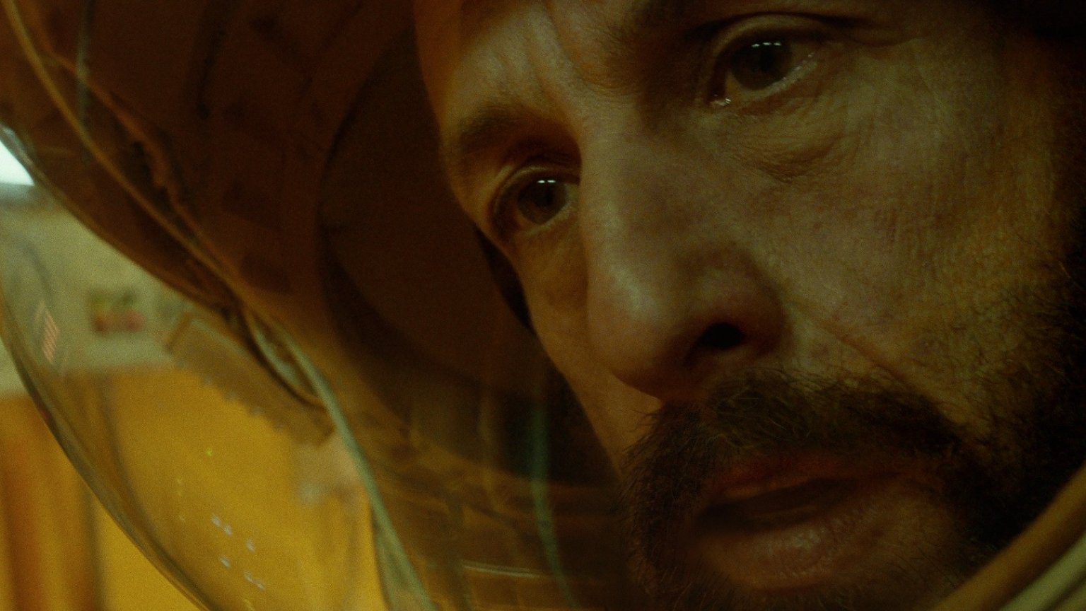 Adam Sandler reist door de ruimte in de teaser van Netflix-film 'Spaceman'