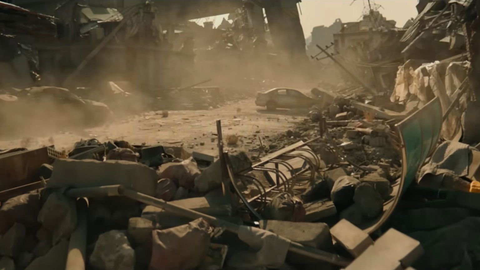 Eerste beelden: apocalyptische aardbeving zorgt voor chaos in nieuwe Netflix-film
