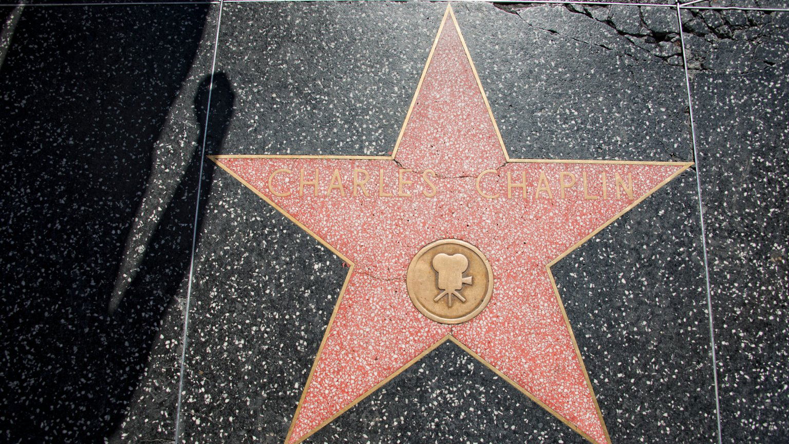 Lovende woorden van 'The Last of Us'-acteur bij onthulling nieuwe Walk of Fame-ster