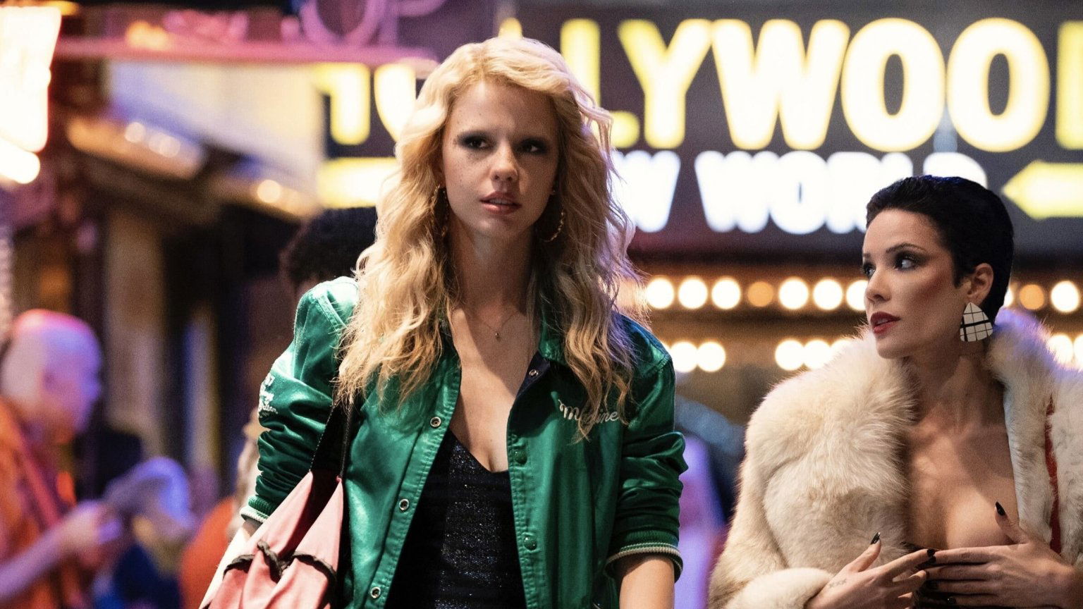 Figurant beschuldigt actrice Mia Goth van mishandeling