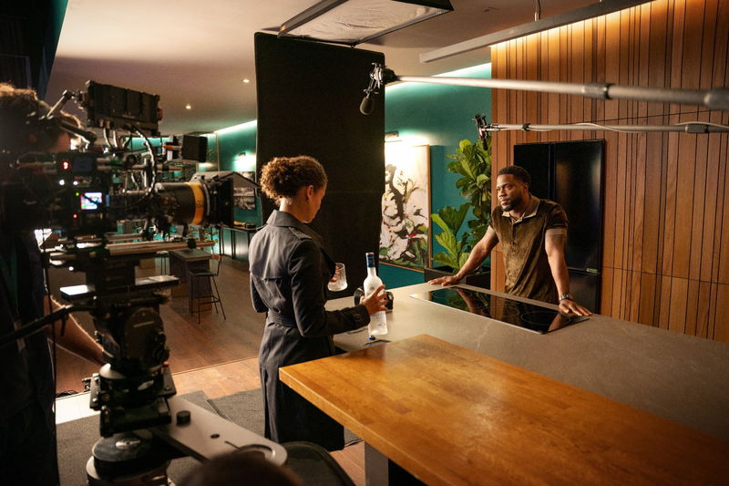 Netflix geeft kijkje achter de schermen bij 'Lift' met Kevin Hart