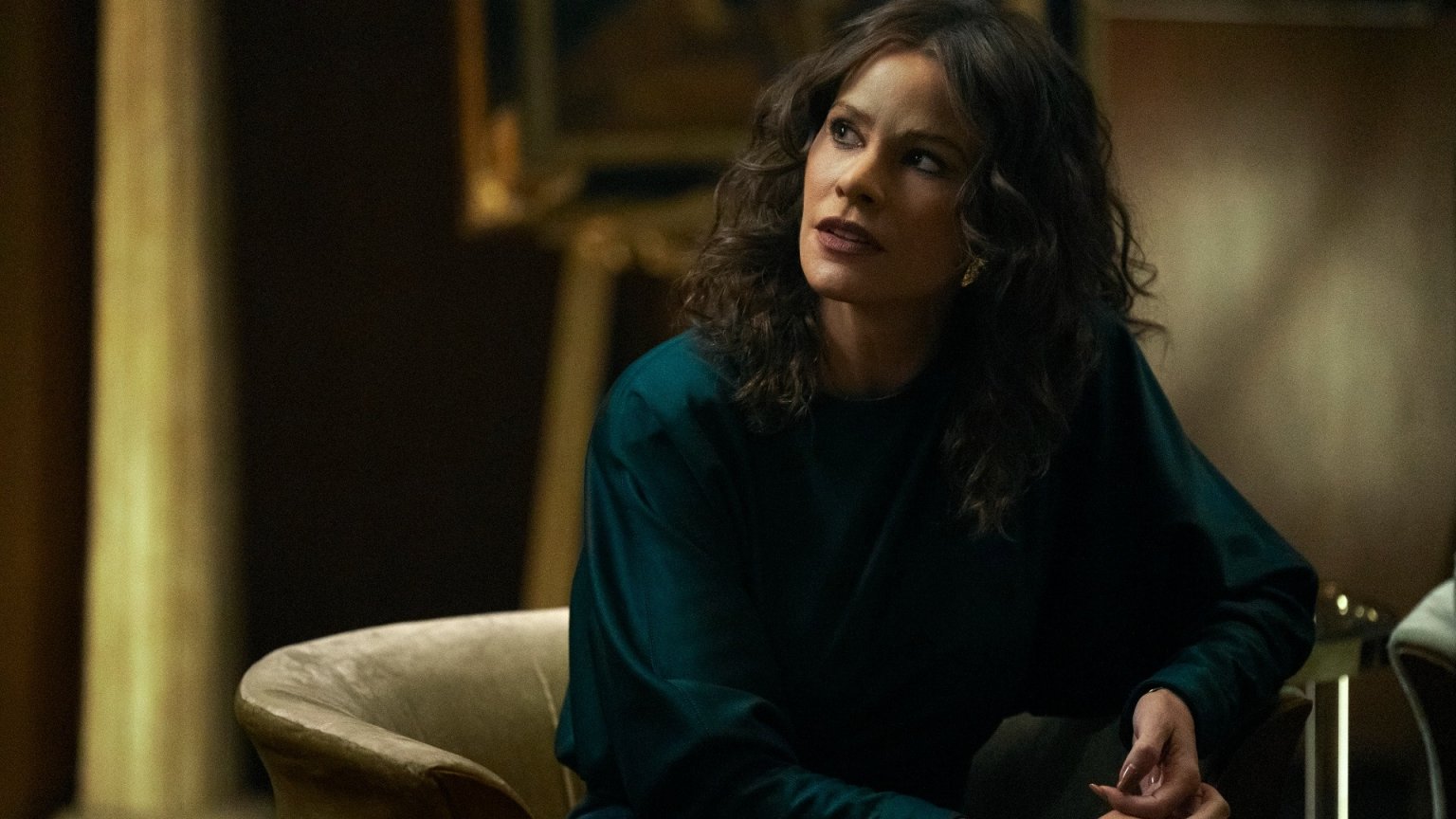 Nieuwe beelden: Sofía Vergara transformeert in kartelleider Griselda in Netflix-drugsserie