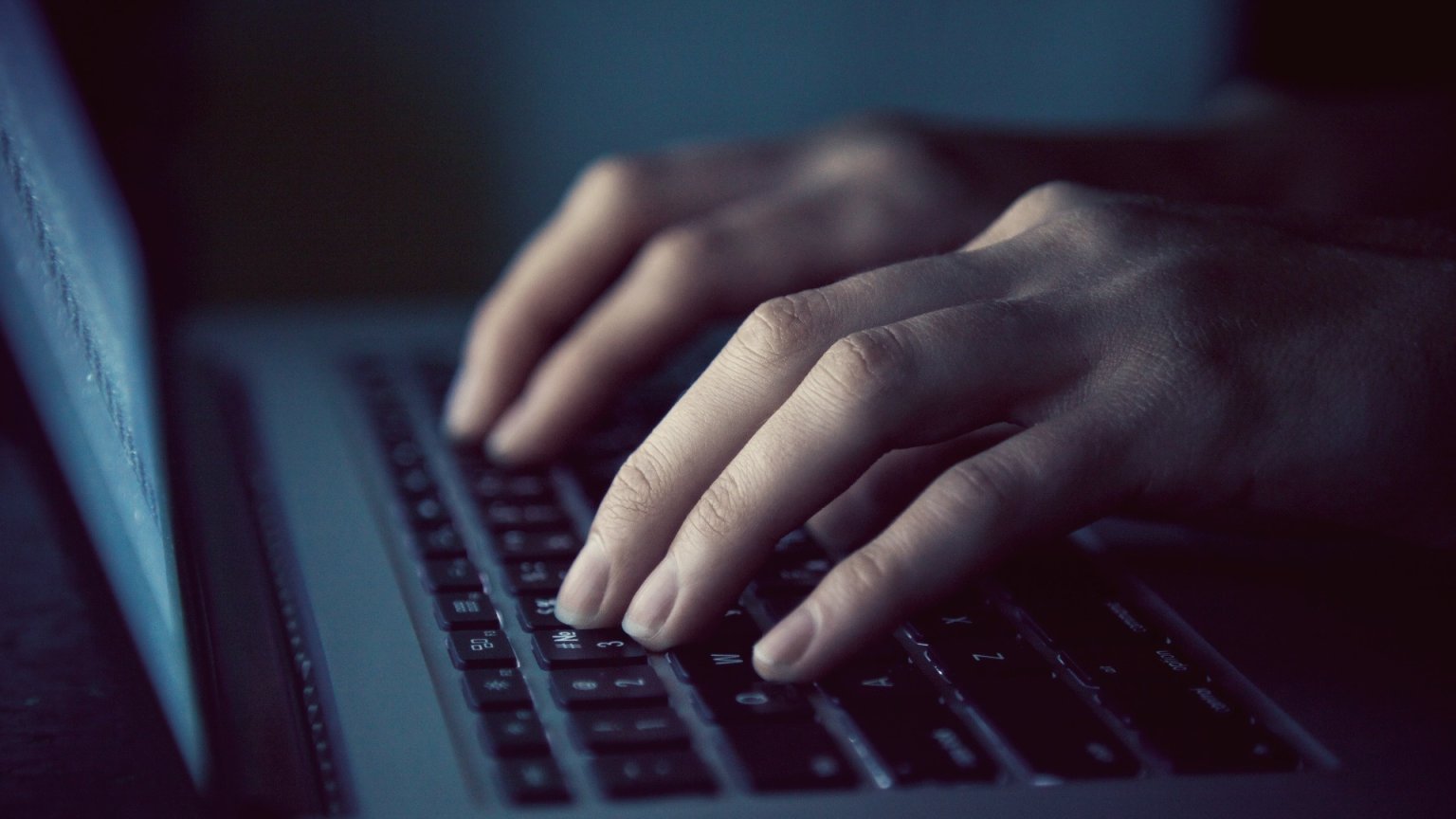 Cyberstalker richt een nachtmerrie aan in nieuwe Britse miniserie van Netflix