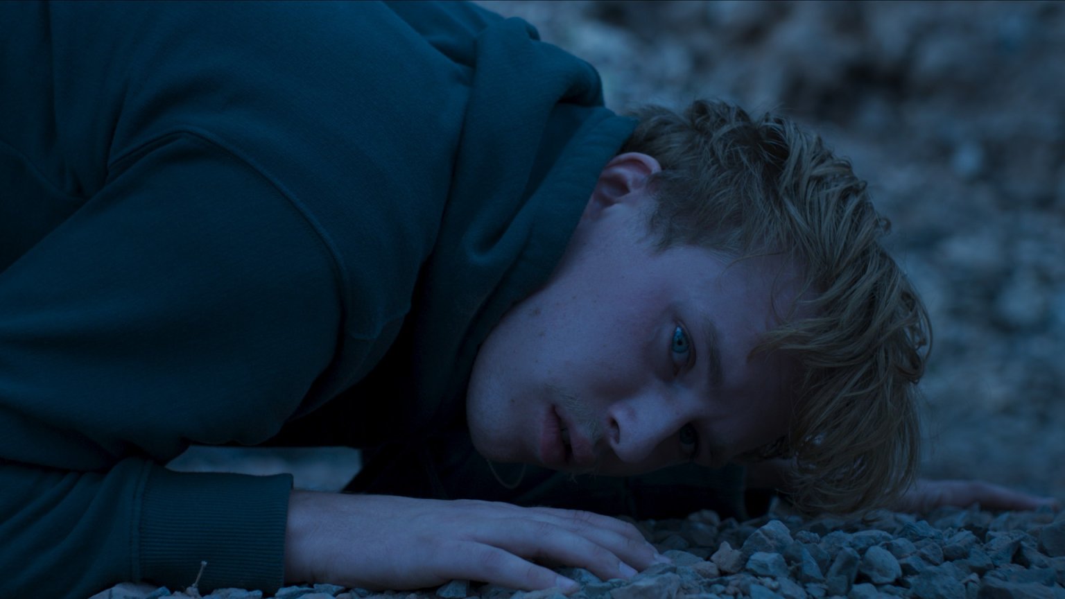 Netflix deelt nieuwe beelden van peperdure Zweedse thriller 'Avgrunden'