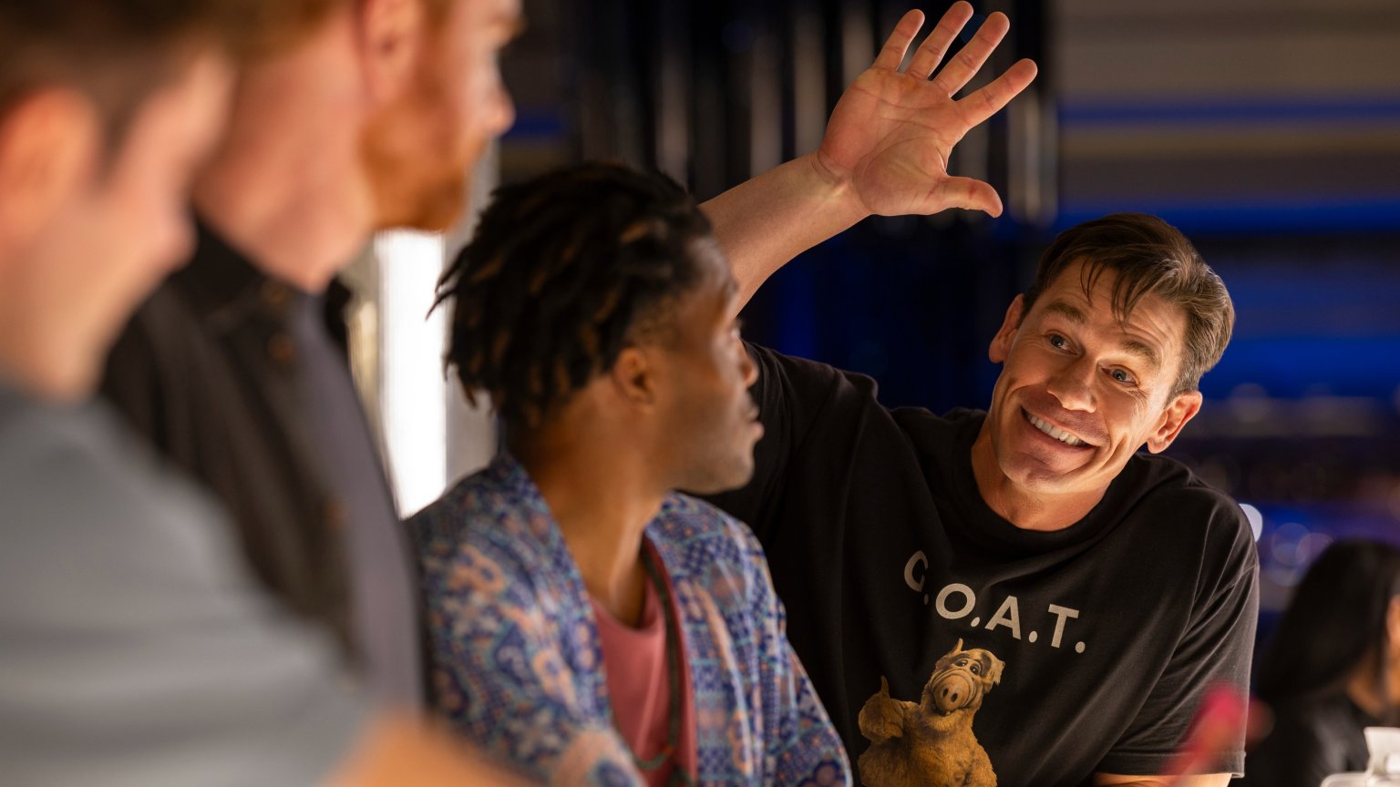 Zac Efron schittert naast John Cena in de trailer van komedie 'Ricky Stanicky'