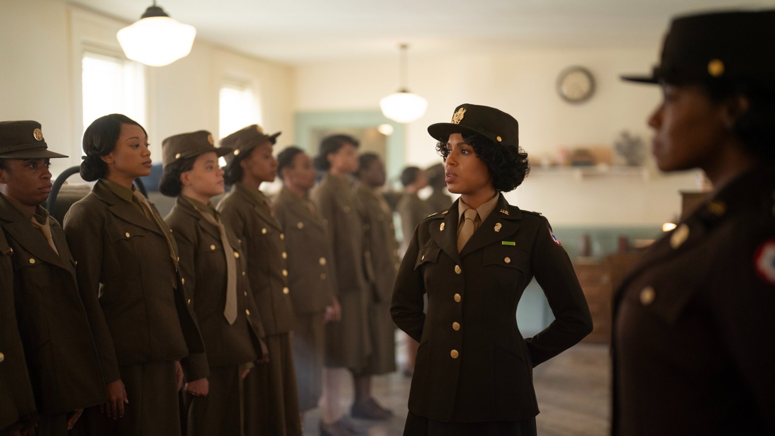 Netflix deelt nieuwe beelden waargebeurde WOII-film 'Six Triple Eight'
