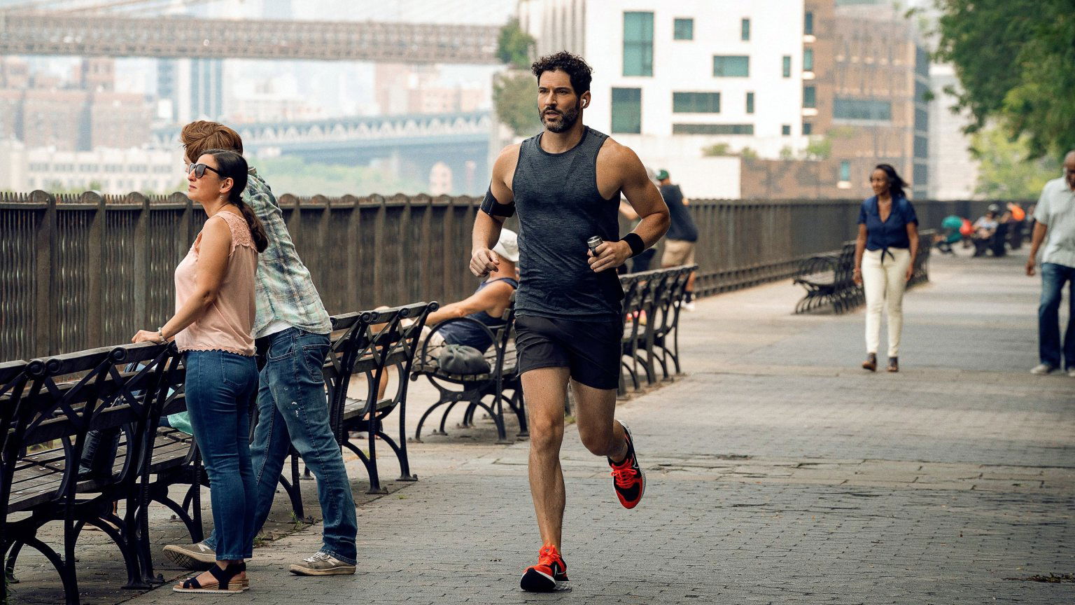 'Players' op Netflix: alles over de romantische film met 'Lucifer'-ster Tom Ellis
