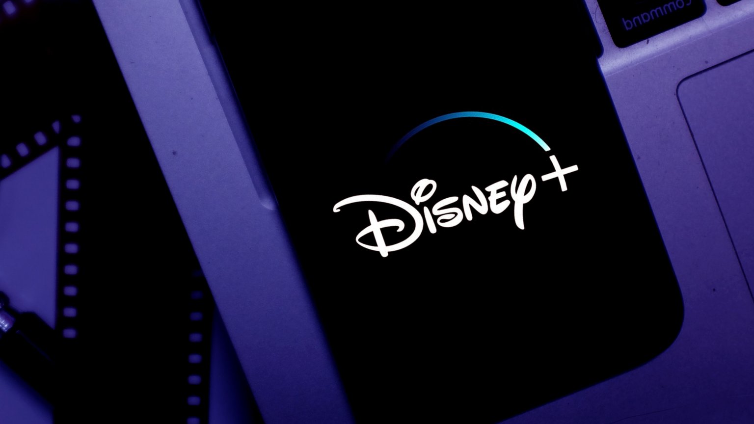 Disney+ verliest talloze abonnees na prijsstijging, maar begint hoe dan ook met 'wachtwoordmissie'