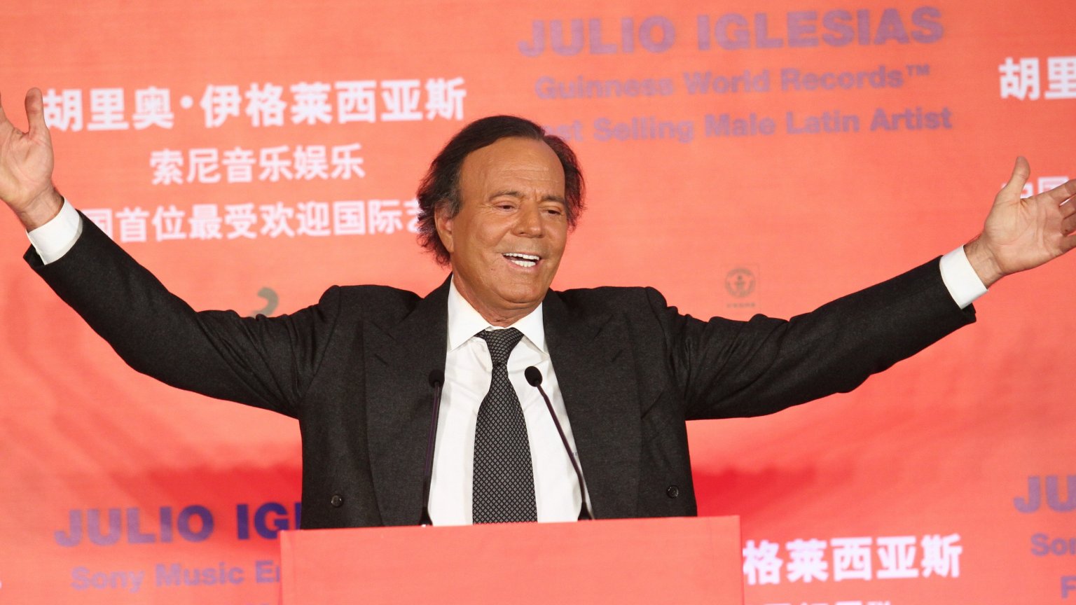 Netflix kondigt serie aan over het leven van zanger Julio Iglesias