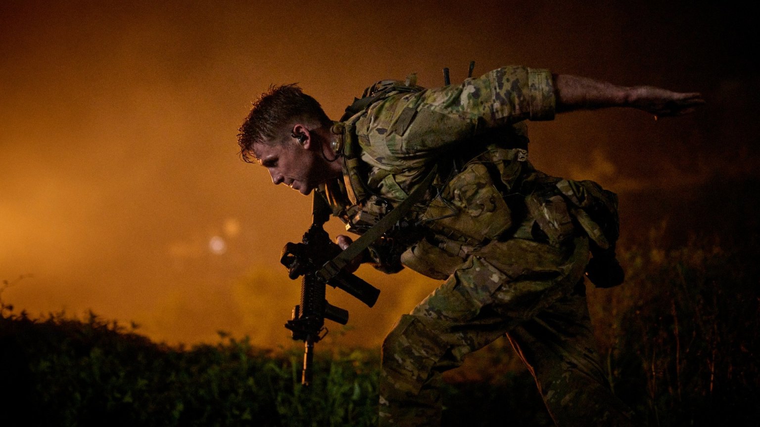 Nieuwe actiethriller met Russell Crowe en Luke en Liam Hemsworth vanaf deze week te zien