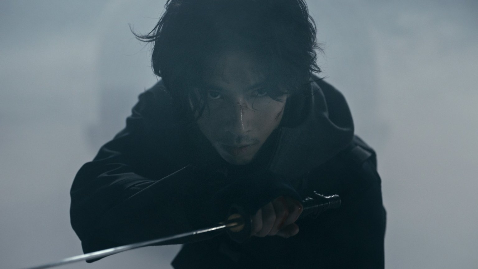 Nieuwe duistere actieserie op Netflix scoort zeldzaam hoog