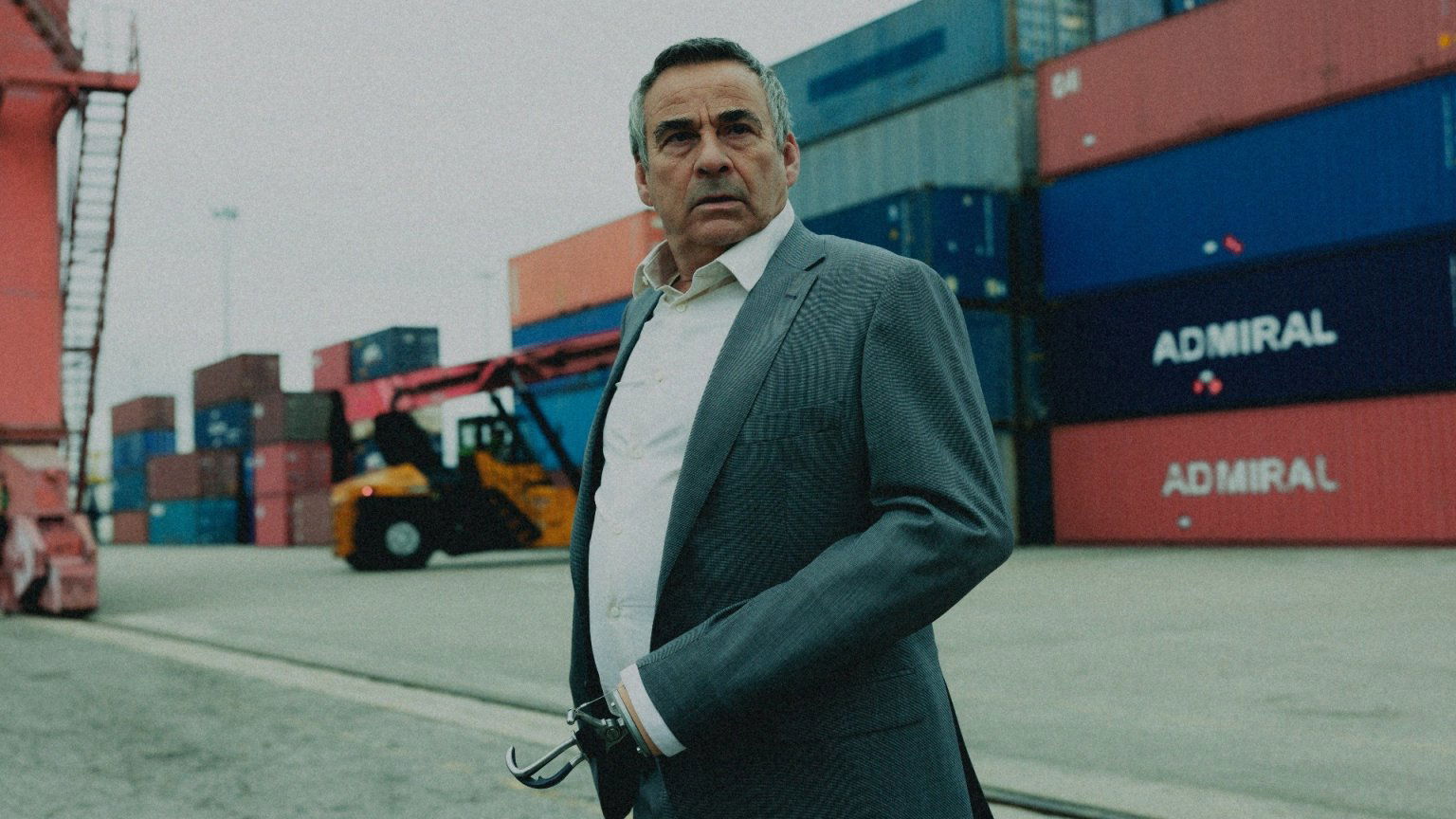 Netflix deelt veelbelovende trailer nieuwe Spaanse thrillerserie 'Mano de hierro'