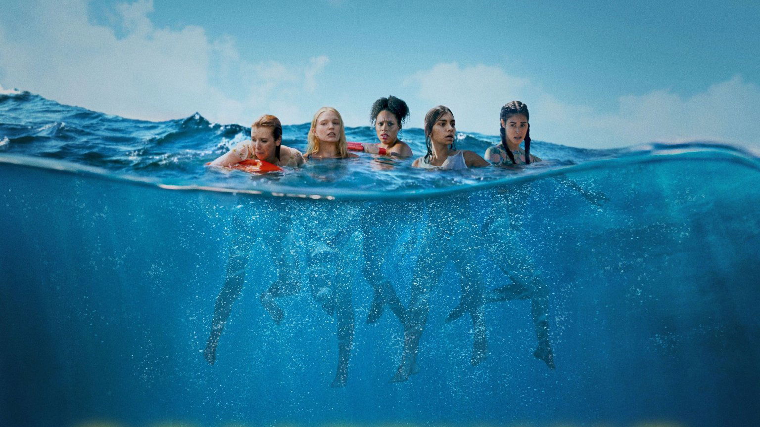 Bloeddorstige haaien teisteren bruiloft in trailer 'Something in the Water'