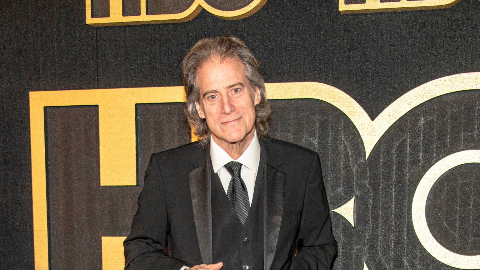 Overleden Richard Lewis geëerd in 'Curb Your Enthousiasm'