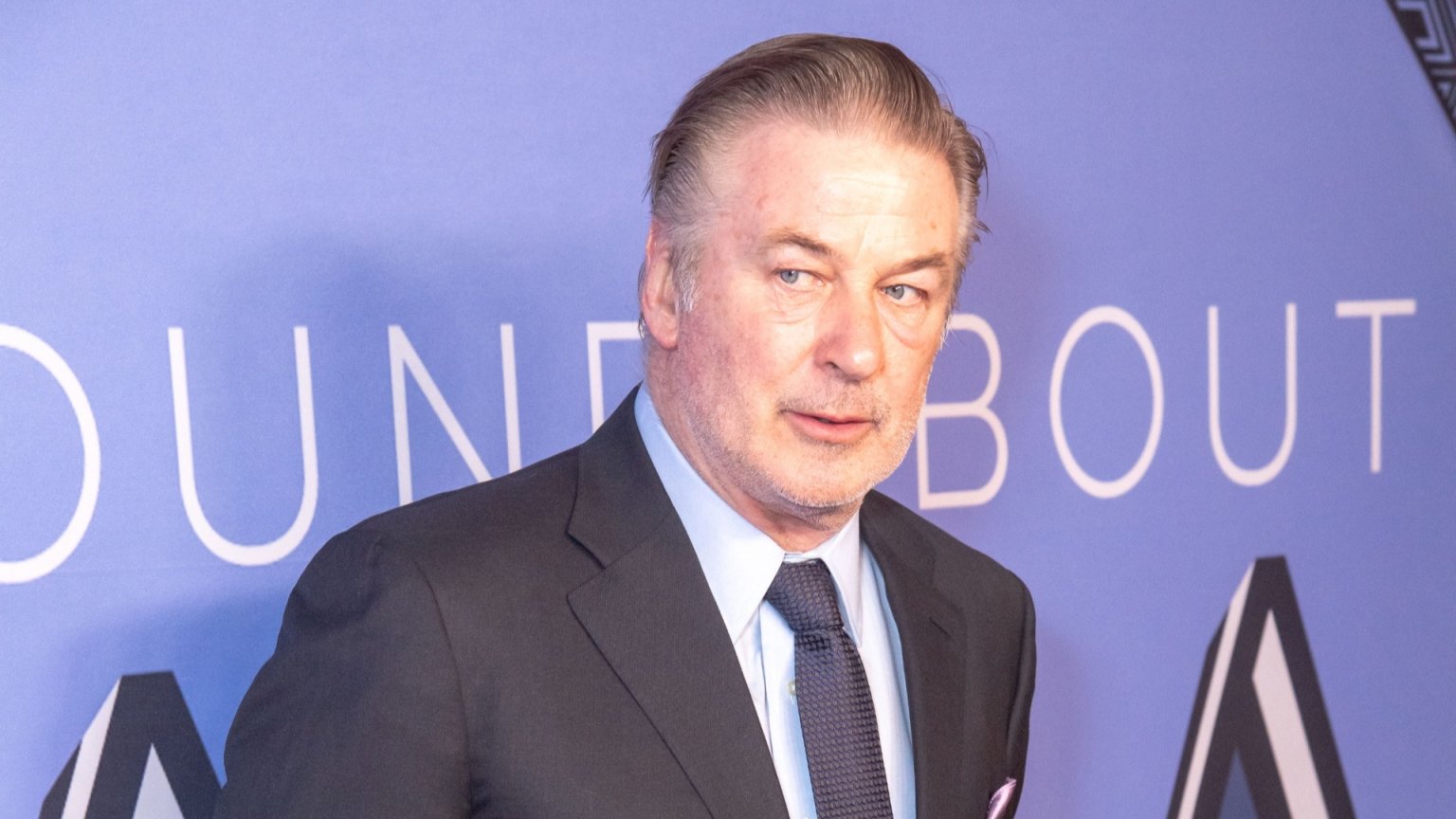 Vrouw die revolver van aangeklaagde Alec Baldwin laadde schuldig verklaard