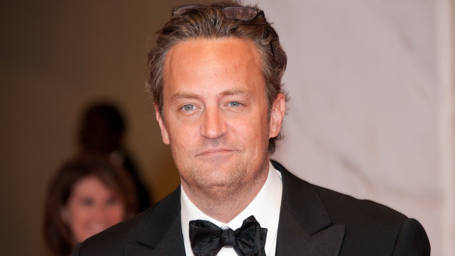 Stiefvader Matthew Perry vertelt over diens strijd met verslaving: 'Het blijft altijd bij je'