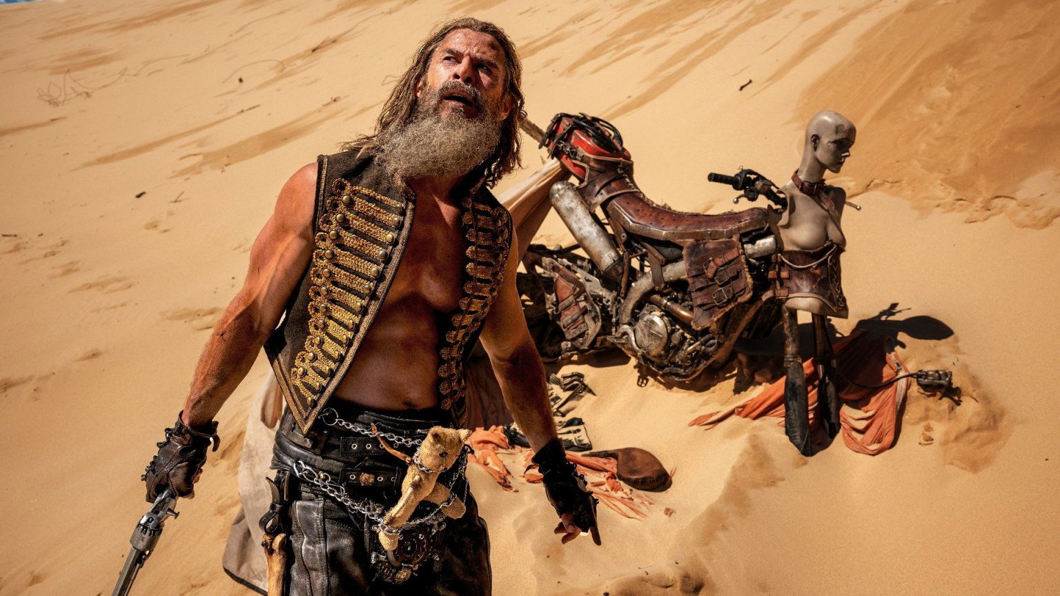 Chris Hemsworth is Dementus in nieuwe trailer 'Furiosa: A Mad Max Saga'