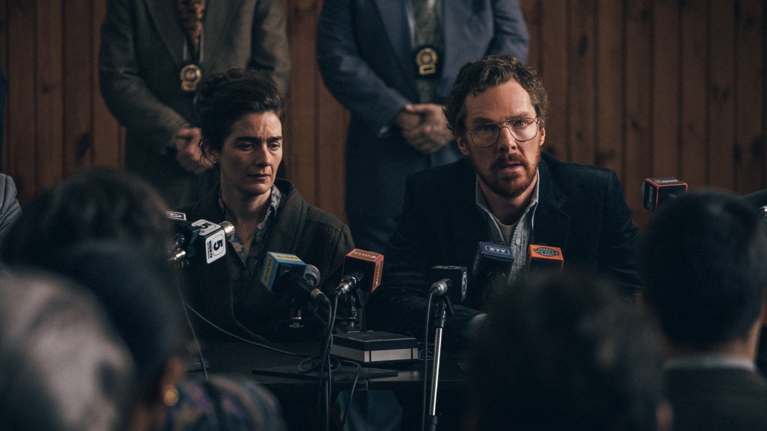 Netflix deelt eerste beelden en releasedatum van nieuwe emotionele thrillerserie met Benedict Cumberbatch