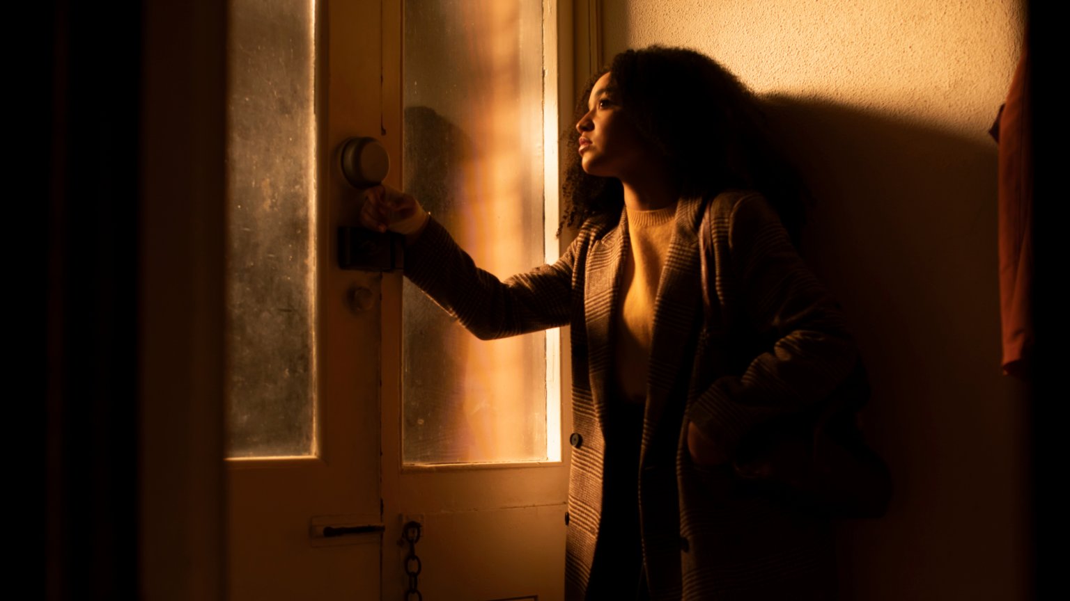 Spannende dramaserie 'Safe Home' heeft Nederlandse releasedatum te pakken