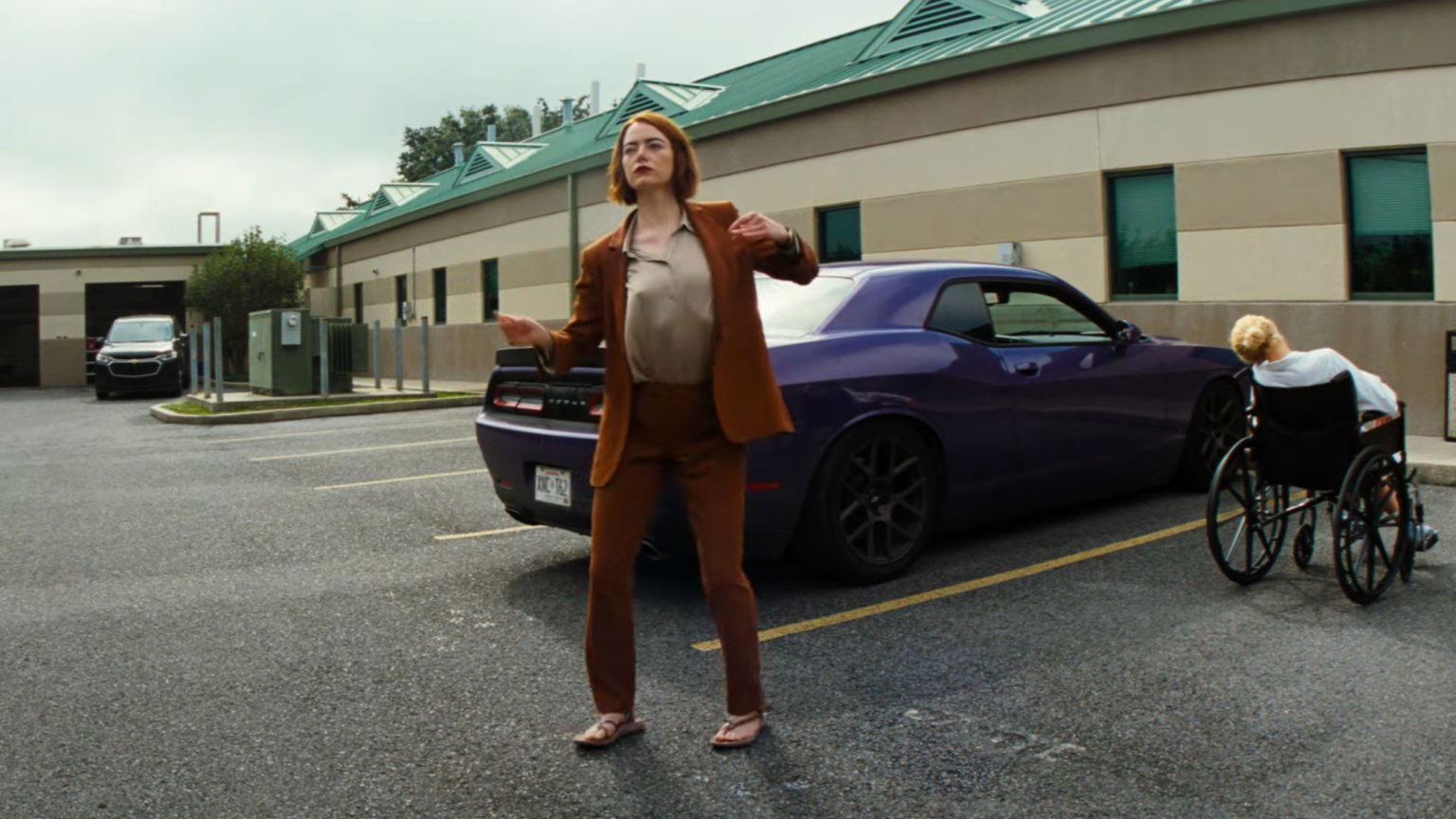 Emma Stone schittert in de trailer van nieuwe eigenzinnige film van 'Poor Things'-regisseur