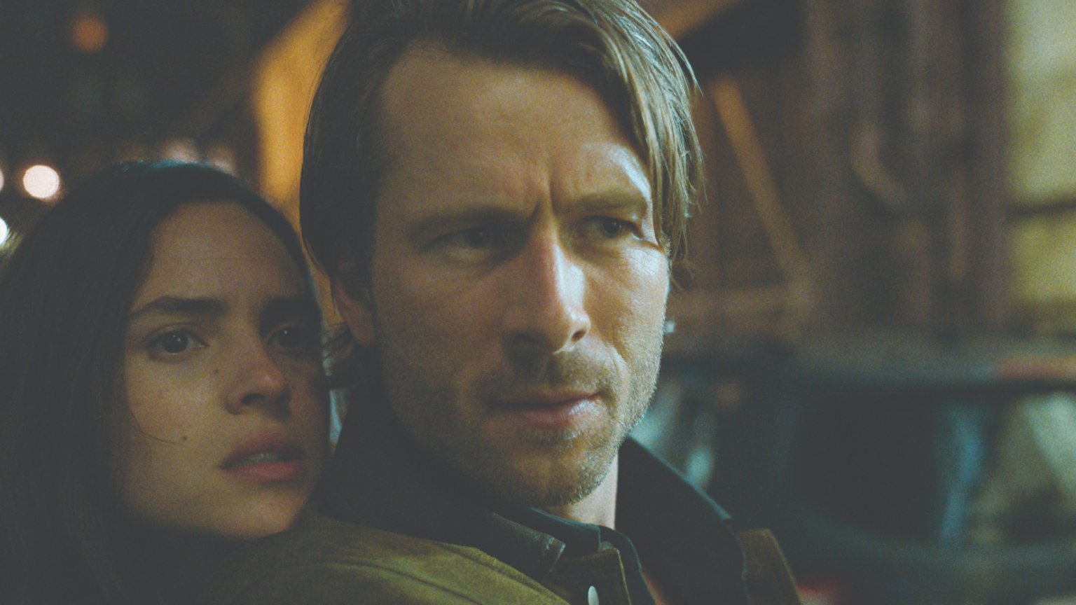 'Hit Man' trailer: Glen Powell schittert in actiekomedie over bizar waargebeurd verhaal