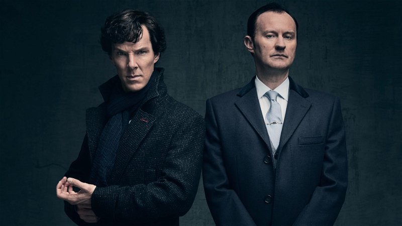 Benedict Cumberbatch en Mark Gatiss in 'Sherlock', afbeelding via TMDb