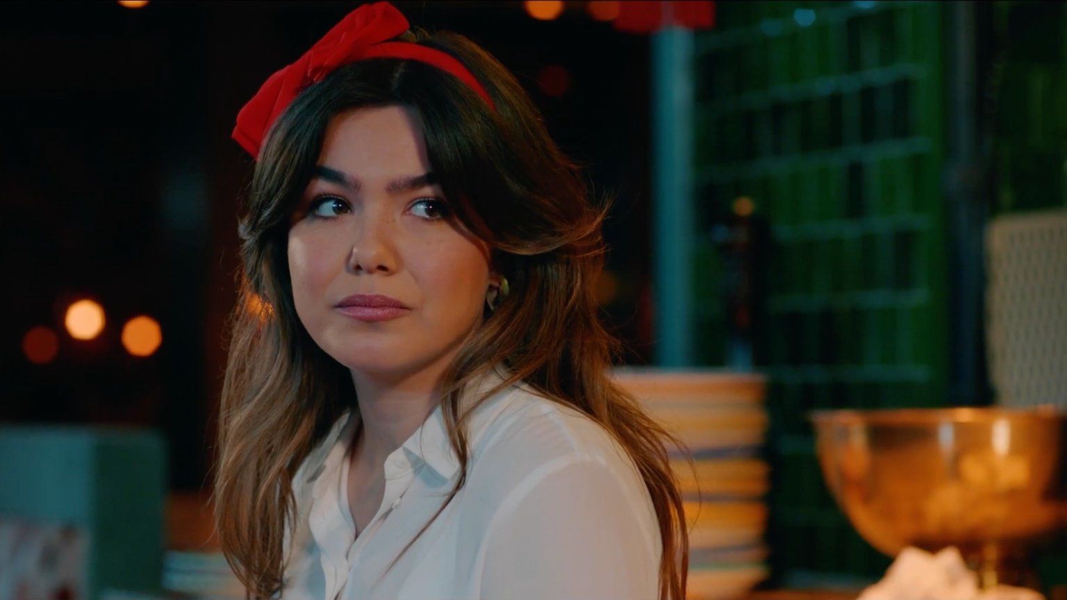 Abbey Hoes start een datingbedrijf in trailer Nederlandse romcom 'Rokjesnacht'