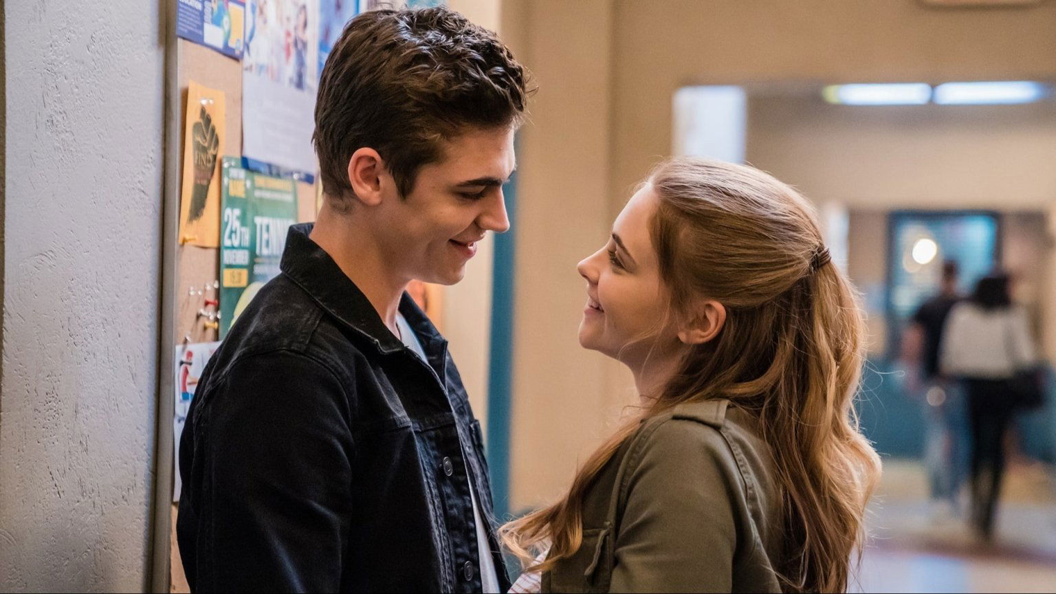 Romantisch drama met Hero Fiennes Tiffin komt naar Netflix