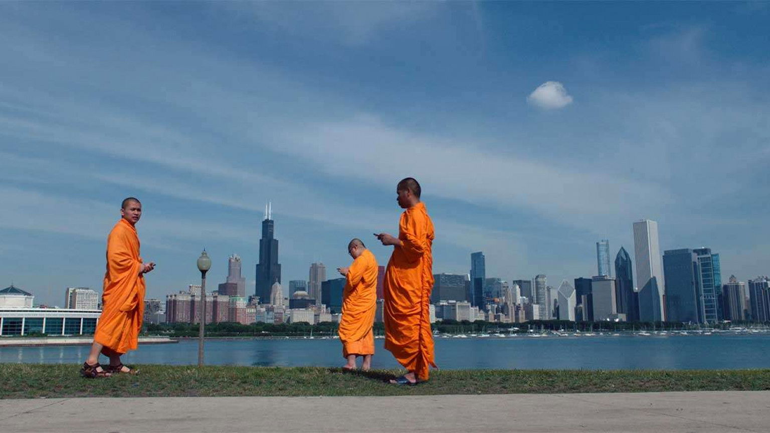 Recensie 'Lo and Behold'