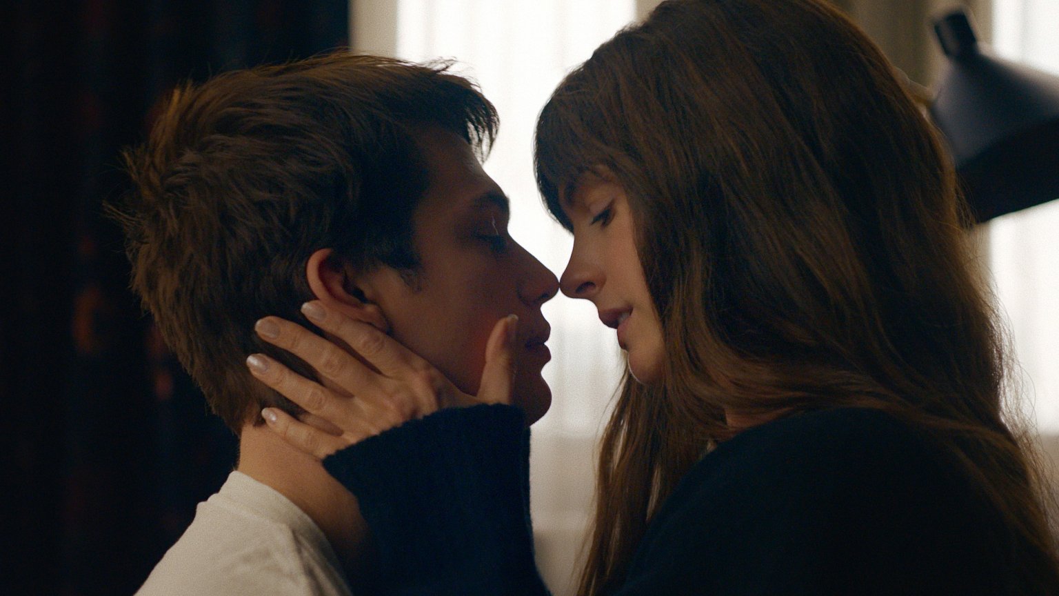 Nieuwe romcom met Anne Hathaway overspoeld met lovende reacties: 'Vreselijk leuk!'