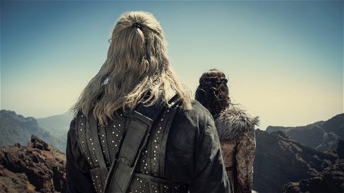 Liam Hemsworth eindelijk gespot in kostuum Geralt voor 'The Witcher' seizoen 4