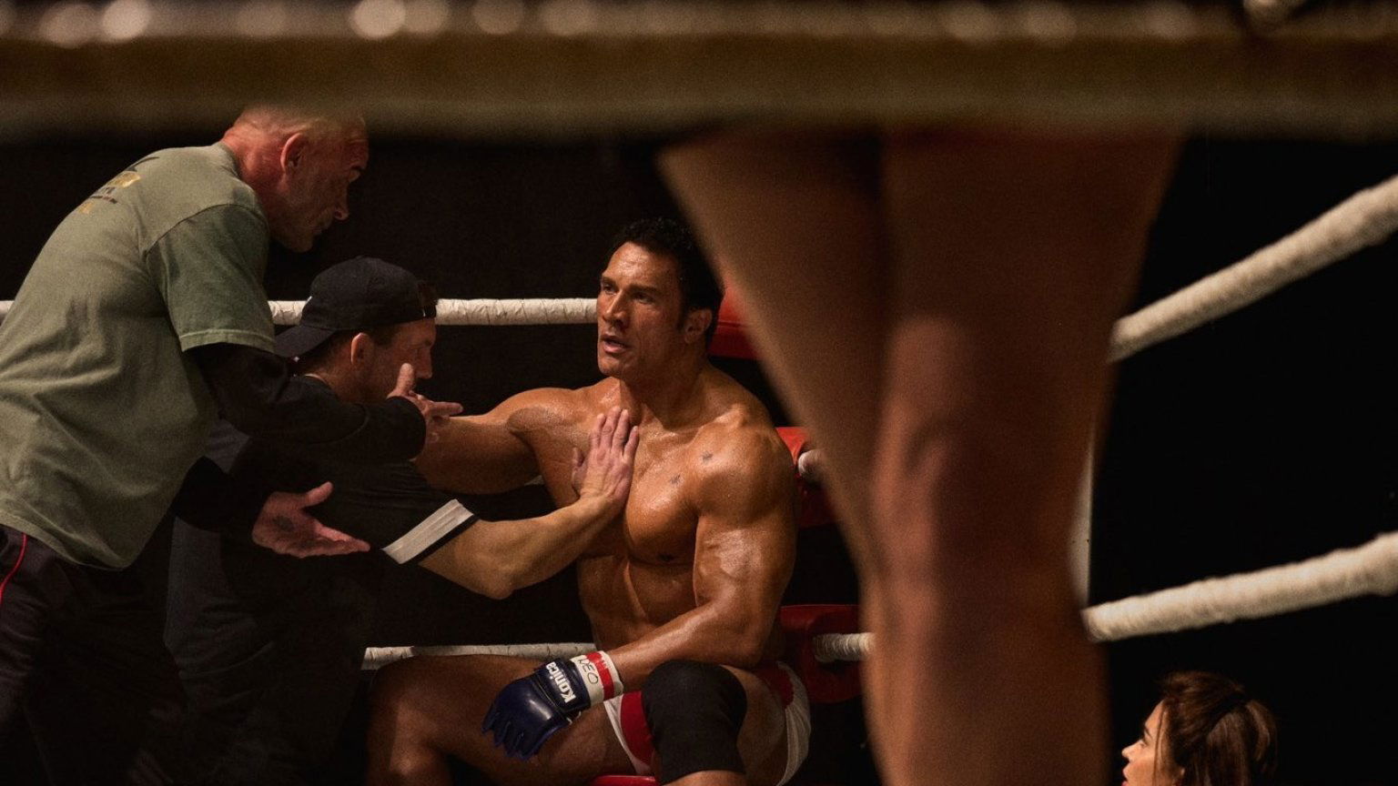 Dwayne Johnson bijna onherkenbaar op eerste beeld van nieuwe boksfilm