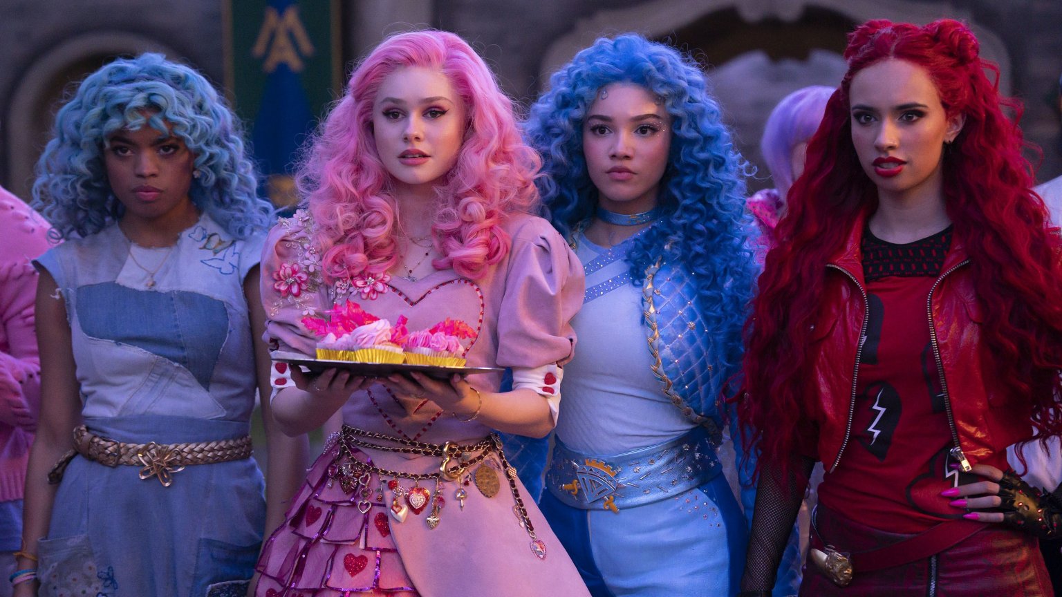Disney+ onthult trailer van kleurrijke familiefilm 'Descendants: The Rise of Red'