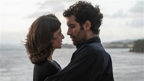 Een nieuwkomer zorgt voor onrust in de trailer van verwachte Spaanse Netflix-serie