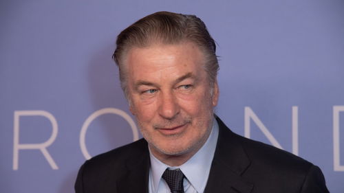 Veroordeelde wapensmid van westernproductie wijst naar Alec Baldwin: 'Hij moet de gevangenis in'